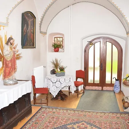 Gaestehaus Im Pfarrhof לינה וארוחת בוקר באד הופגסטין