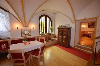 Gaestehaus Im Pfarrhof לינה וארוחת בוקר באד הופגסטין