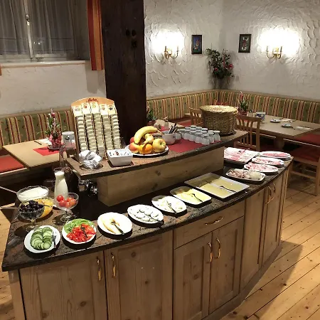 Gaestehaus Im Pfarrhof לינה וארוחת בוקר