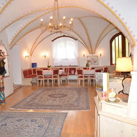 לינה וארוחת בוקר Gaestehaus Im Pfarrhof באד הופגסטין