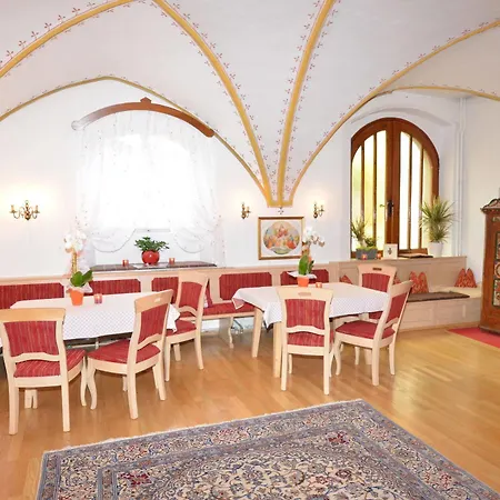 Frühstückspension Gaestehaus Im Pfarrhof 2*