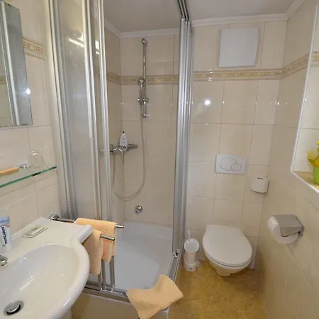 Gaestehaus Im Pfarrhof לינה וארוחת בוקר 2*