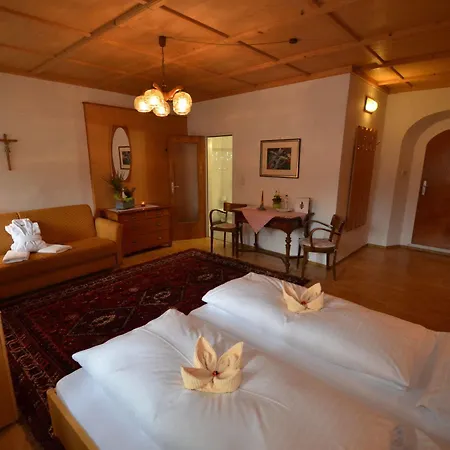 Gaestehaus Im Pfarrhof 2* באד הופגסטין