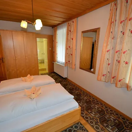 לינה וארוחת בוקר Gaestehaus Im Pfarrhof 2*