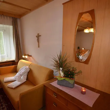 Gaestehaus Im Pfarrhof לינה וארוחת בוקר 2*