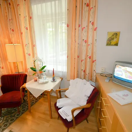 לינה וארוחת בוקר Gaestehaus Im Pfarrhof